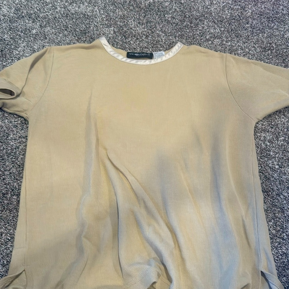 Like new ribbed short sleeve shirt.